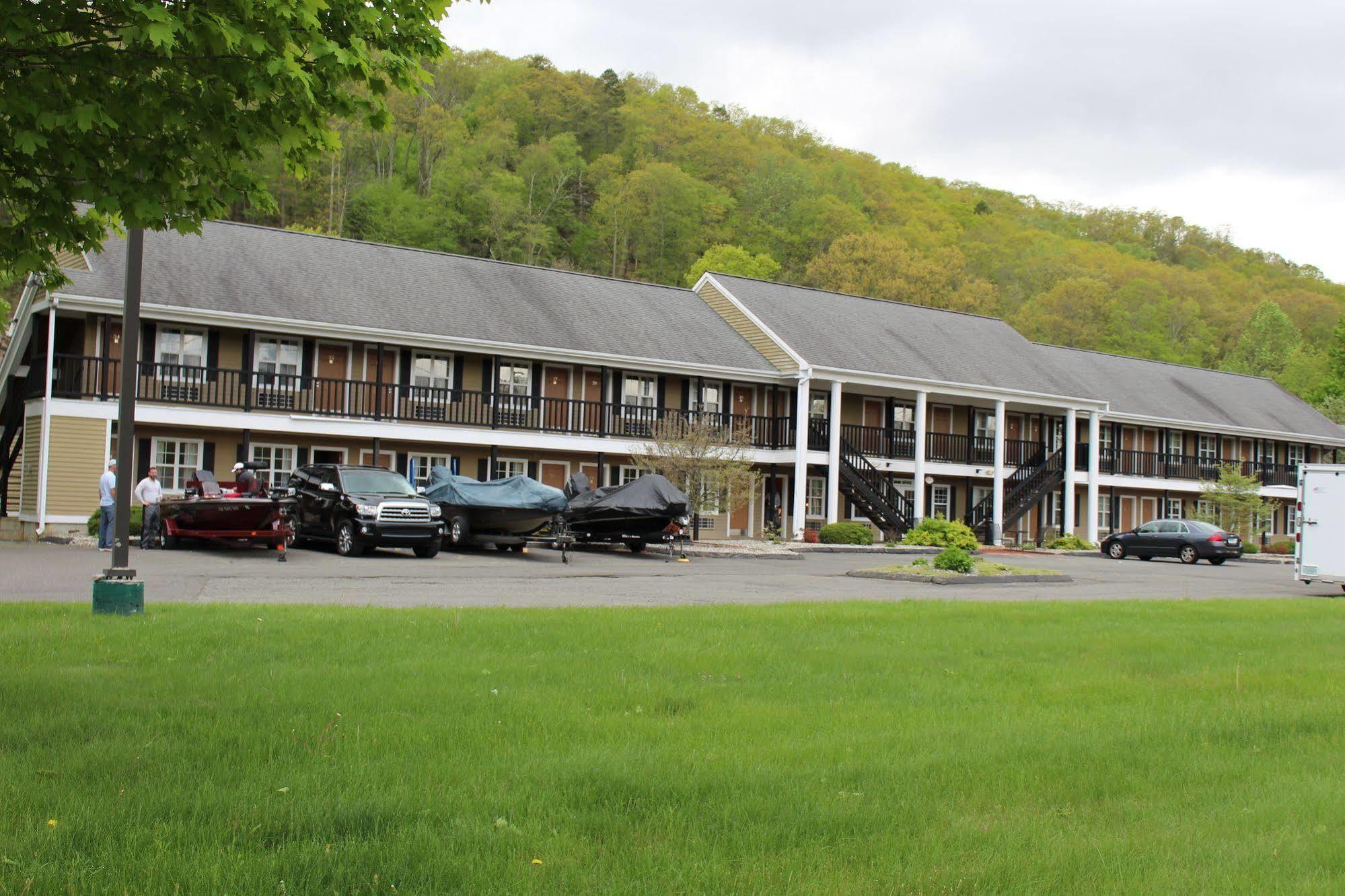 Newbury Inn Brookfield Exterior foto