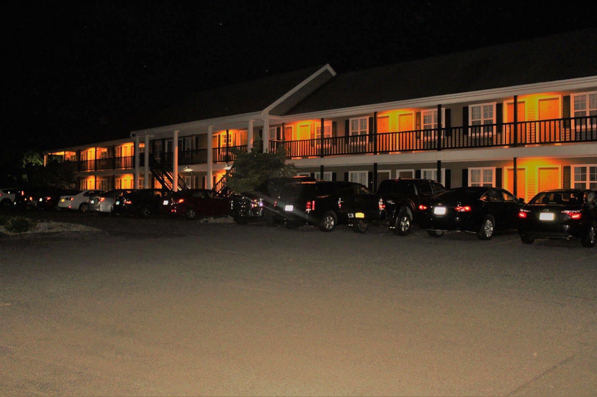 Newbury Inn Brookfield Exterior foto