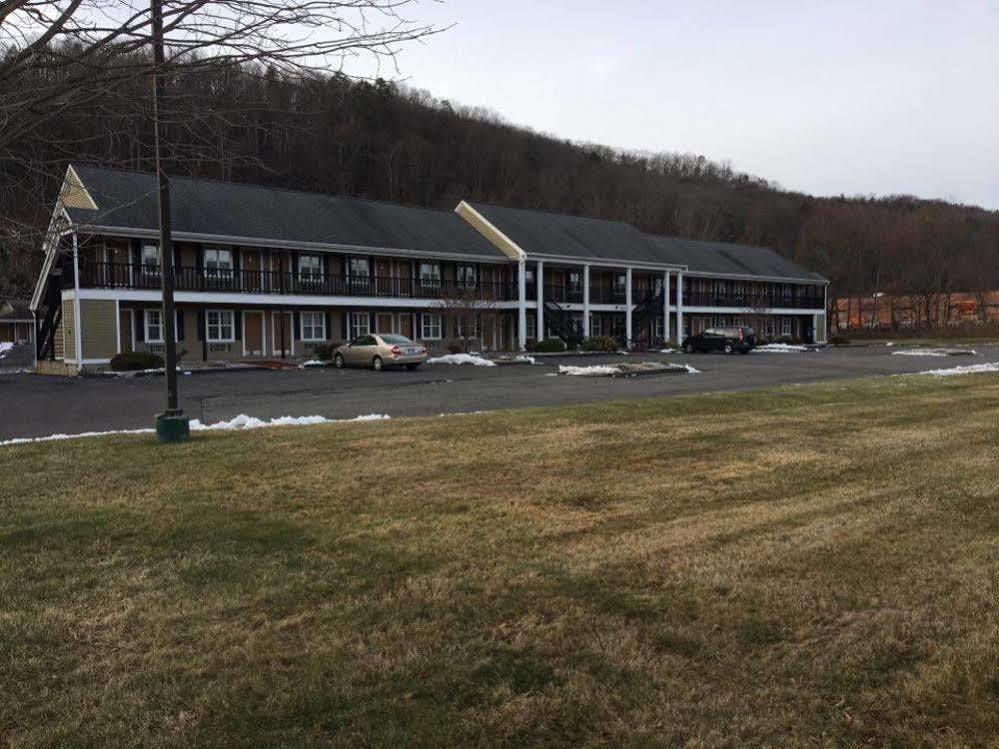 Newbury Inn Brookfield Exterior foto